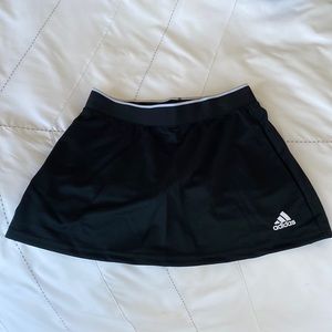 Adidas Women’s Tennis skirt - Size Small (NWT)